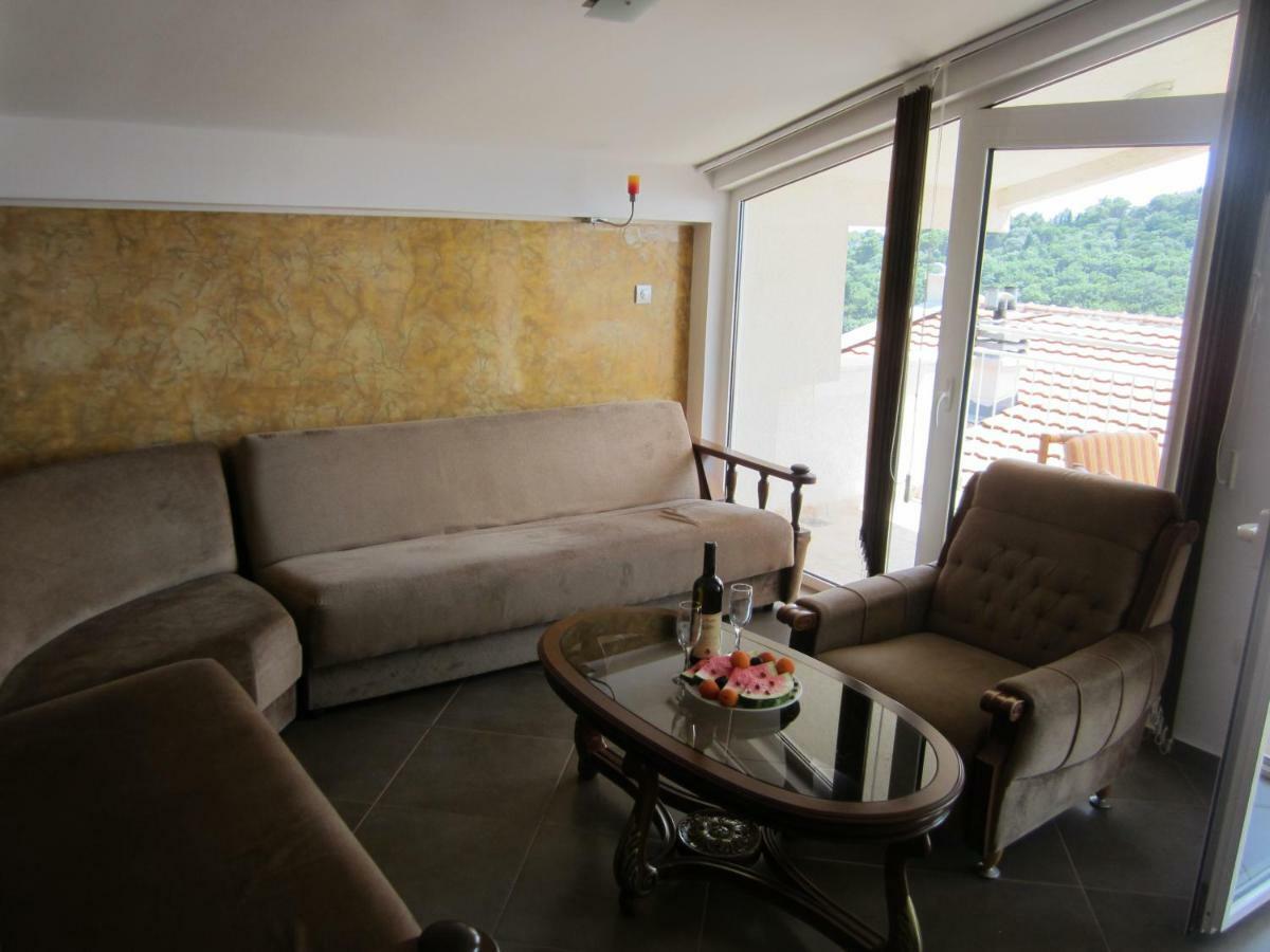 Apartmani Neda Bane Petrovac Exterior photo